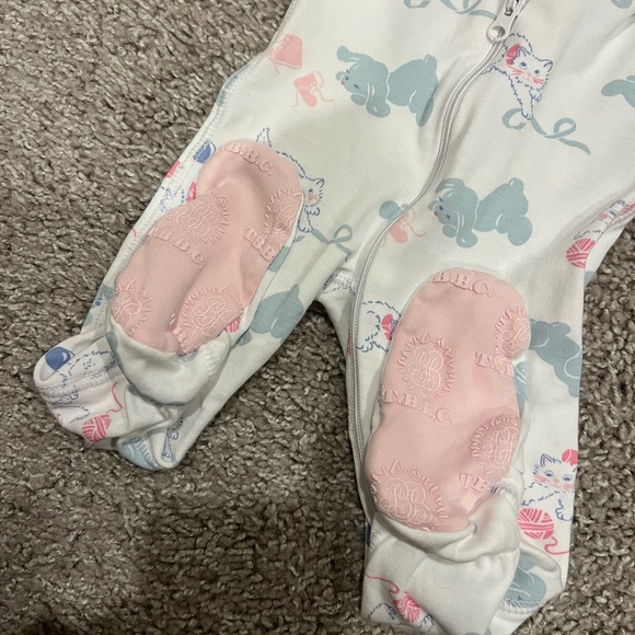 Beaufort Bonnet Sleeper - Picture 4 of 5